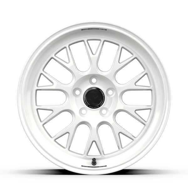fifteen52 Holeshot RSR 19